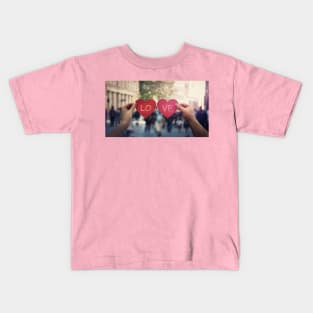 lO-vE Kids T-Shirt